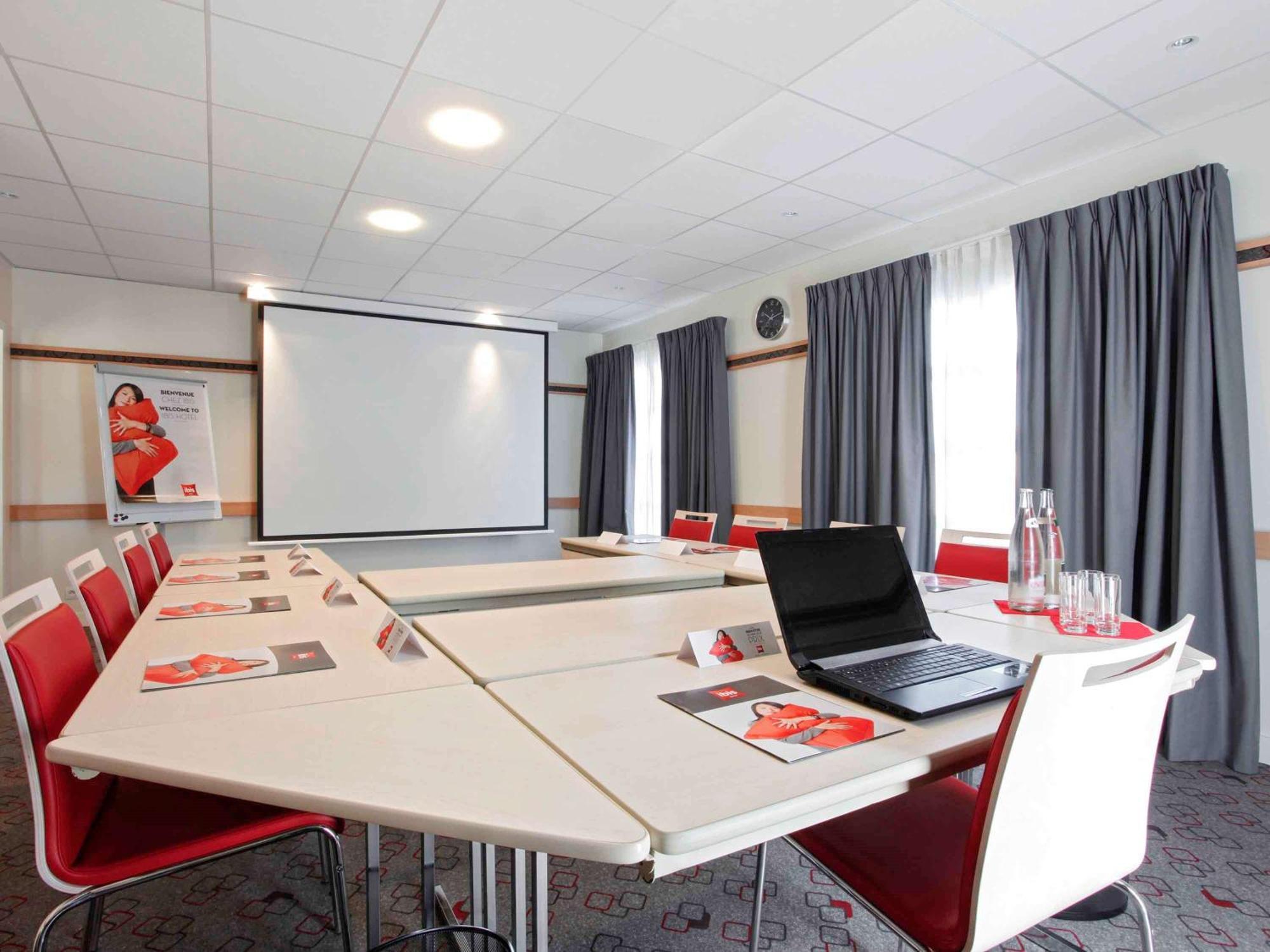 Ibis Manosque Cadarache Hotel ภายนอก รูปภาพ
