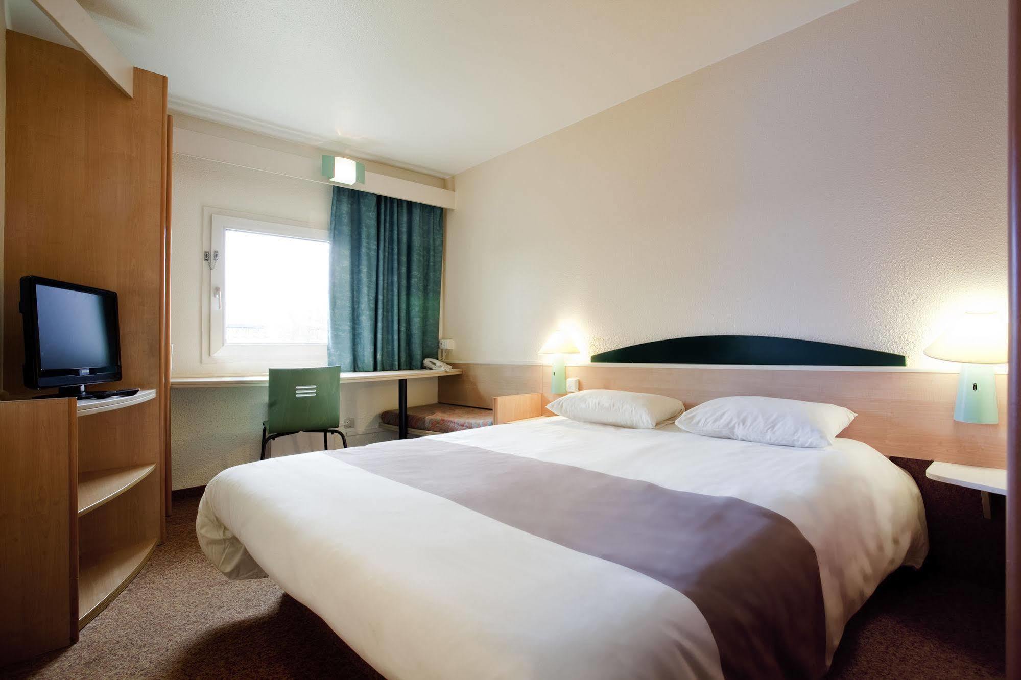 Ibis Manosque Cadarache Hotel ภายนอก รูปภาพ